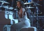 Click image for larger version

Name:	04_aliciakeys.jpg
Views:	411
Size:	14.1 KB
ID:	4039